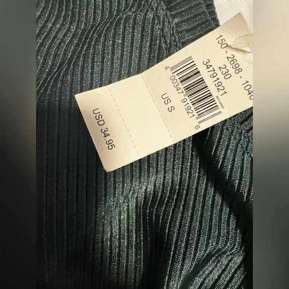 NWT!! Offline by Aerie Green Women's Crop Top - Picture 3 of 5